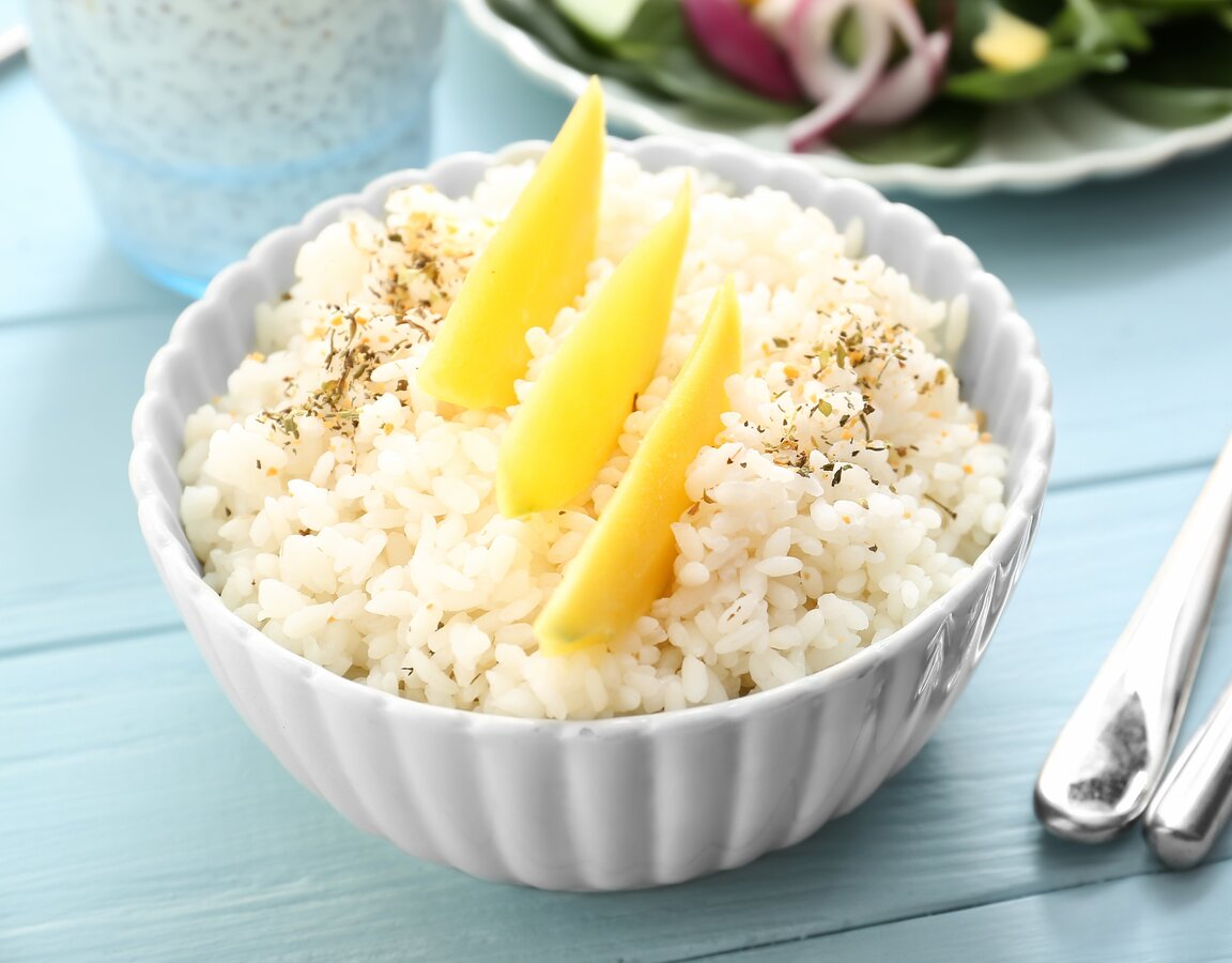 Pudding ryżowy z mango i sezamem