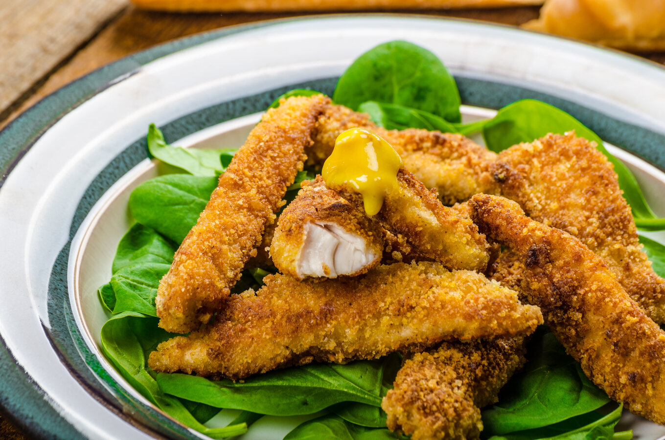 Kawałki kurczaka w panierce z sosem miodowo-musztardowym