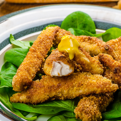 Kawałki kurczaka w panierce z sosem miodowo-musztardowym