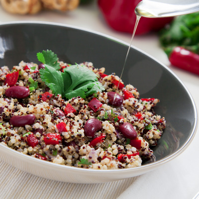 Wegańskie danie jednogarnkowe z komosy ryżowej